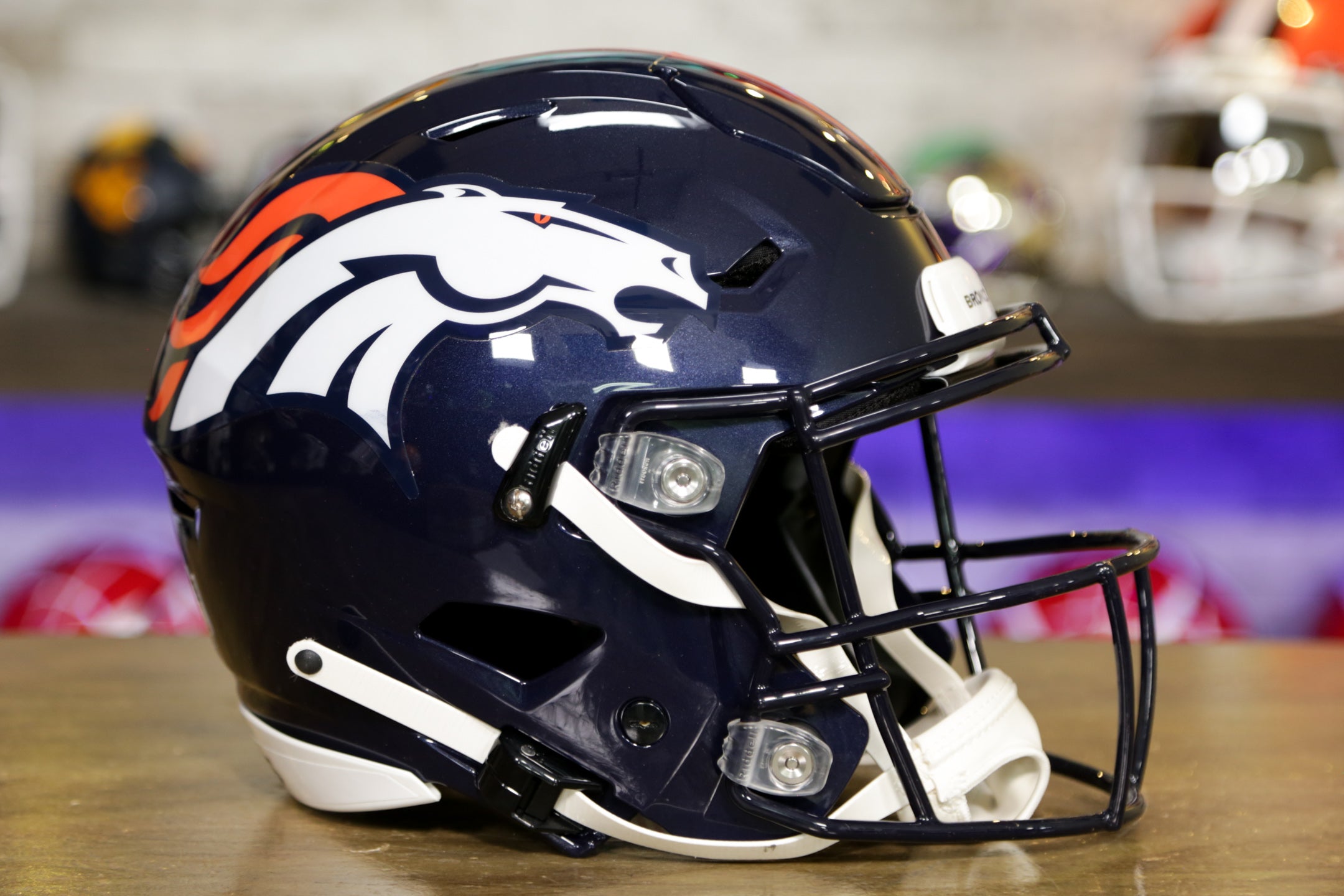 Denver Broncos Riddell SpeedFlex Helmet - 1997-2023 Throwback