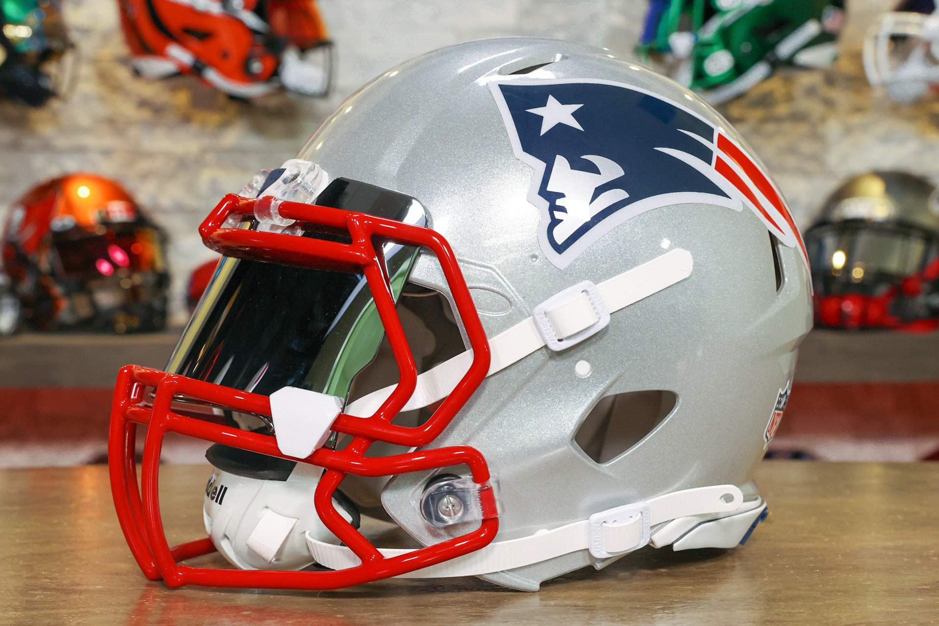 Patriots best sale football helmet