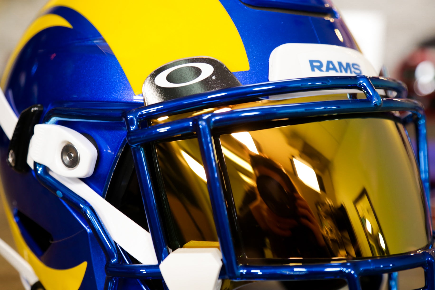 Los Angeles Rams 10 Speed Helmet Standee