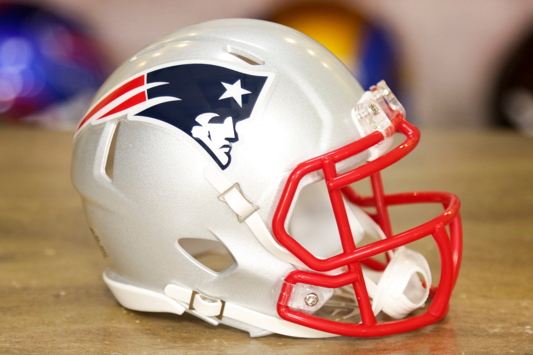 Riddell New England Patriots Speed Mini Helmet