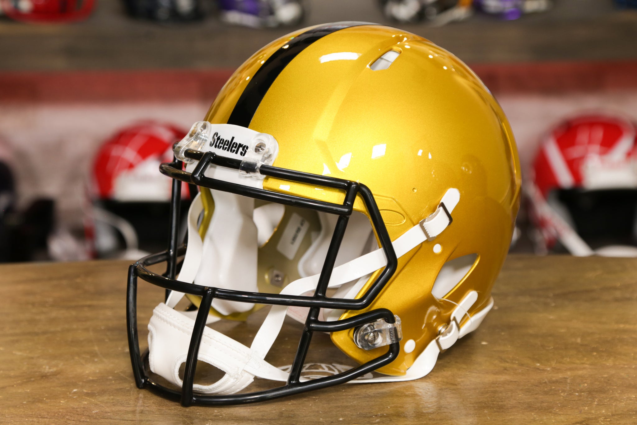 Check out this Riddell Flash alternate Steelers helmet